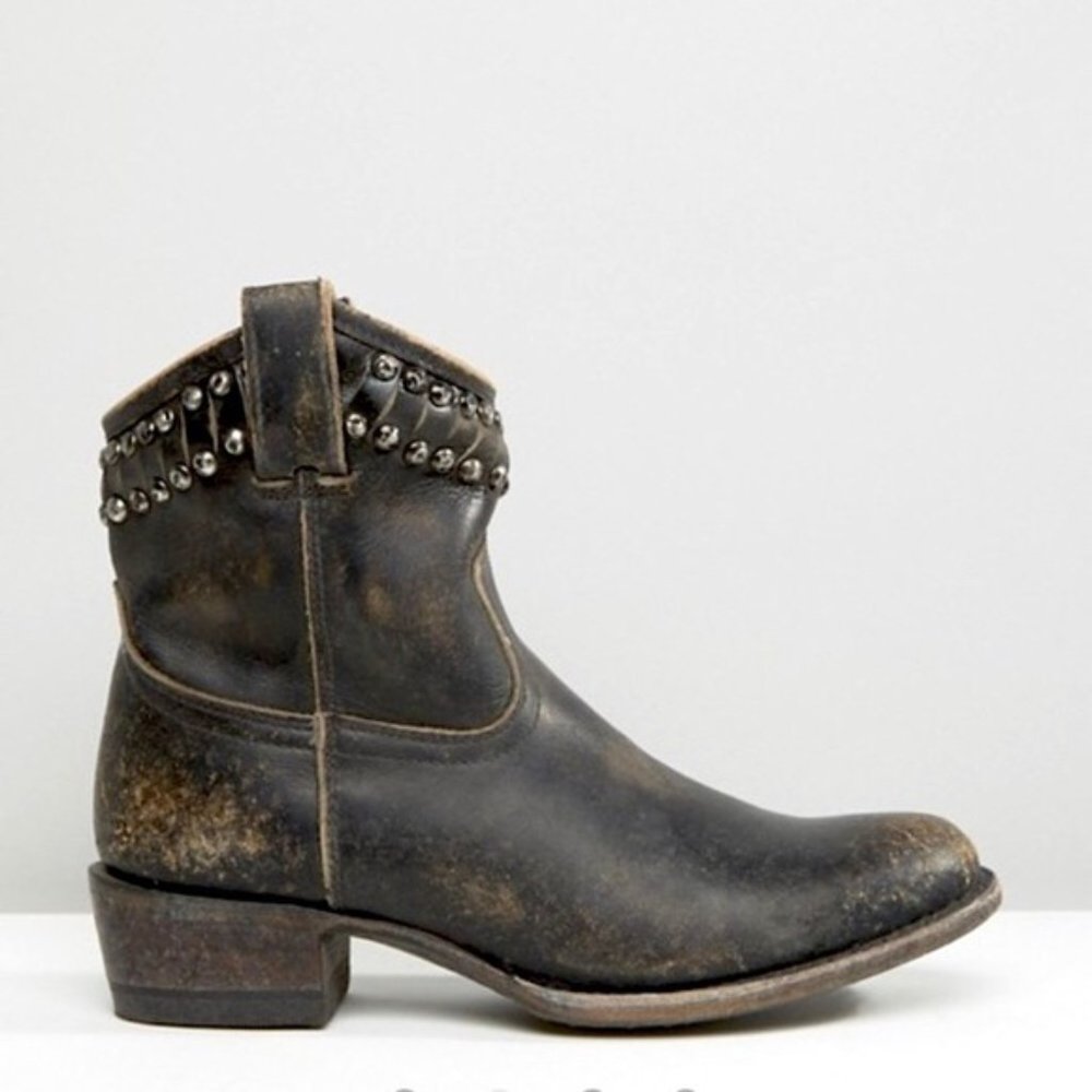 RARE Frye Diana Vintage Distressed Black Leather Stud Pull-On Cowgirl Ankle Boot - Picture 3 of 16